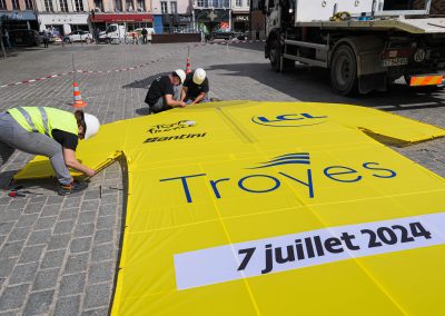 mb installation maillot géant tour de france 2024 (1)